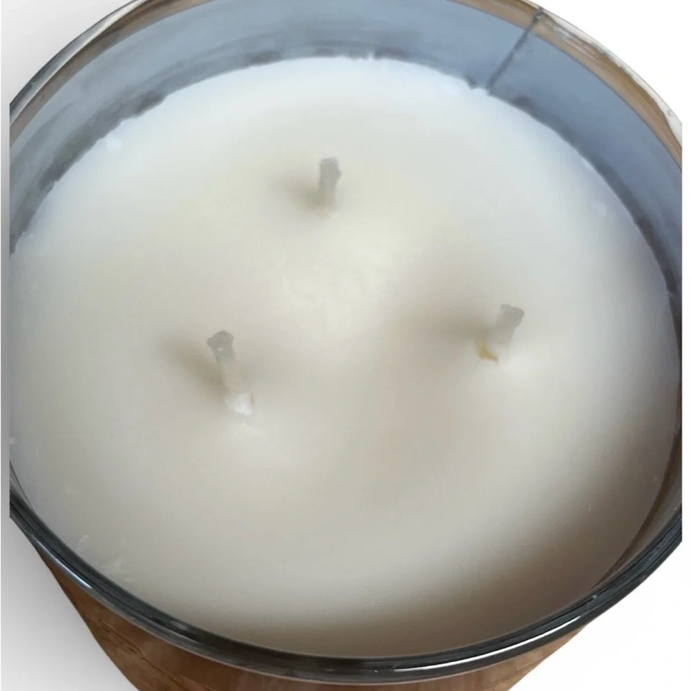 Bath & Body Works Hot Fudge Drizzle 3-Wick Candles - Picture 4 of 6